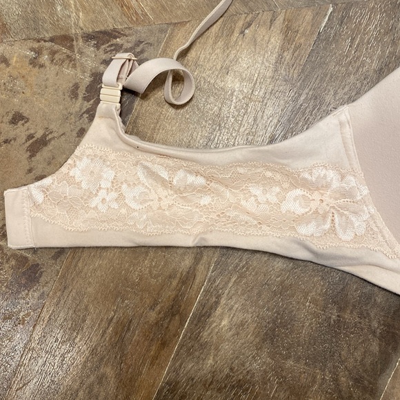 Victoria’s Secret Body by Victoria Lacy Nude Wireless Bra [38C] - Picture 2 of 7